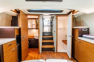 2016 Tiara Yachts Q44 thumbnail 6