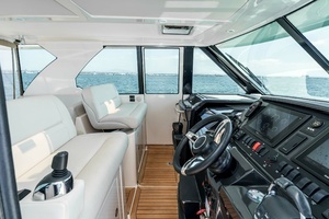 2016 Tiara Yachts Q44 thumbnail 13