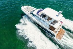 2023 Prestige 590 thumbnail 8