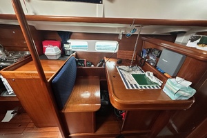 2005 Beneteau 42 CC thumbnail 9