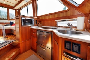 2016 Sabre 42 Fly Bridge Sedan thumbnail 13