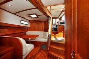 2016 Sabre 42 Fly Bridge Sedan thumbnail 3