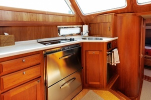 2016 Sabre 42 Fly Bridge Sedan thumbnail 12