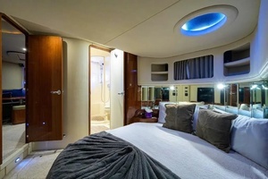 2004 Sea Ray 550 Sundancer thumbnail 10