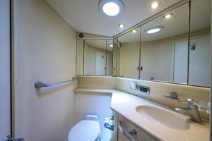 2004 Sea Ray 550 Sundancer thumbnail 18