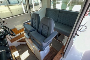 2020 Axopar 28 Cabin thumbnail 21