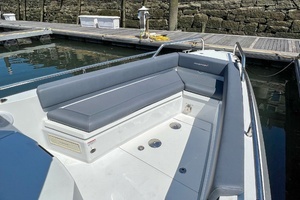 2020 Axopar 28 Cabin thumbnail 9