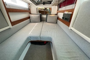 2020 Axopar 28 Cabin thumbnail 24