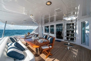 2003 Hatteras 100 Raised Pilothouse thumbnail 2