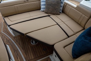 2019 Sea Ray Sundancer 350 Coupe thumbnail 9