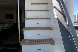 Steps to Flybridge