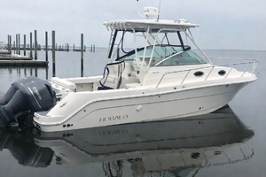 2018 Robalo 305 thumbnail 1