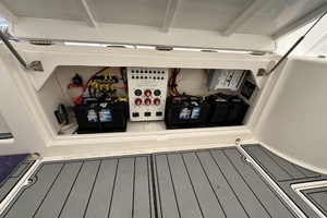 2018 Robalo 305 thumbnail 16