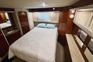 2004 Sea Ray 390 Motor Yacht thumbnail 13