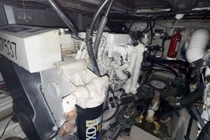 2004 Sea Ray 390 Motor Yacht thumbnail 19