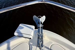 2004 Sea Ray 390 Motor Yacht thumbnail 25