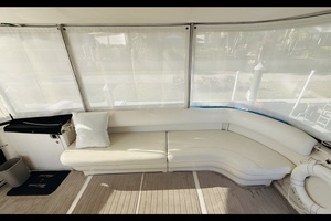 2004 Sea Ray 390 Motor Yacht thumbnail 6