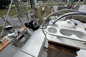 BRICK HOUSE 39ft Valiant Yacht For Sale