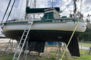 BRICK HOUSE 39ft Valiant Yacht For Sale