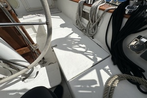 BRICK HOUSE 39ft Valiant Yacht For Sale