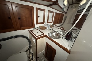 BRICK HOUSE 39ft Valiant Yacht For Sale