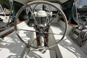 BRICK HOUSE 39ft Valiant Yacht For Sale