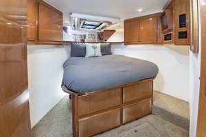 2000 Viking Cockpit Sport Yacht thumbnail 40