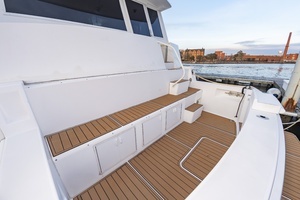 2000 Viking Cockpit Sport Yacht thumbnail 8