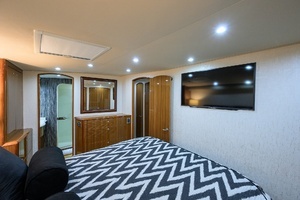 2008 Viking 68 Convertible thumbnail 17