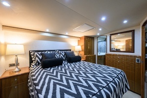2008 Viking 68 Convertible thumbnail 18