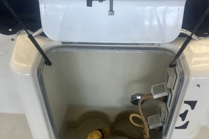 Photo 6013417 for 1999 Maxum 4100 SCR AT EASE 