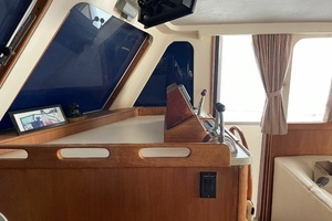 1998 Mainship 350 Trawler thumbnail 8