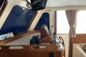1998 Mainship 350 Trawler thumbnail 9