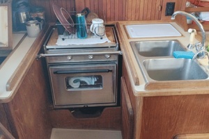 1987 Island Packet 31 thumbnail 18