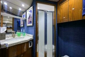 2021 Viking 72 Convertible thumbnail 21