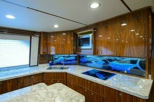 2021 Viking 72 Convertible thumbnail 7