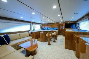 2021 Viking 72 Convertible thumbnail 2
