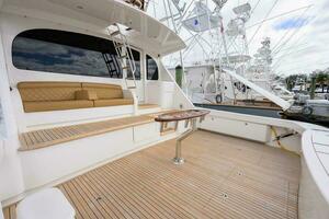 Viking 72 TAMI ANN - Cockpit