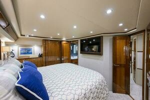 2021 Viking 72 Convertible thumbnail 12
