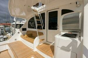 2021 Viking 72 Convertible thumbnail 33