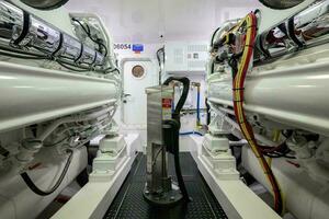 Viking 72 TAMI ANN - Engine Room