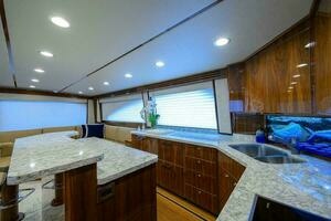 2021 Viking 72 Convertible thumbnail 6