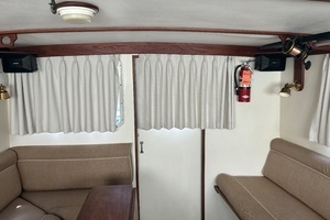 1989 Duffy 35 Flybridge thumbnail 12