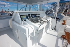 2001 Hatteras 60 Convertible thumbnail 16