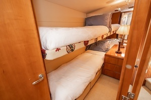 2001 Hatteras 60 Convertible thumbnail 38