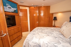 2001 Hatteras 60 Convertible thumbnail 28