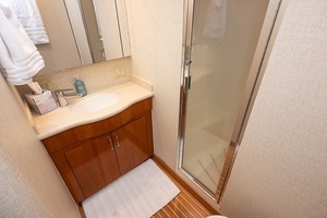 2001 Hatteras 60 Convertible thumbnail 30