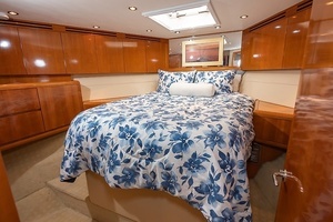 2001 Hatteras 60 Convertible thumbnail 32