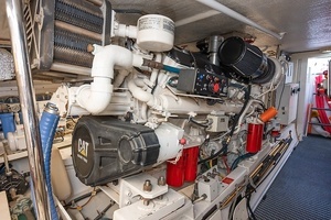 2001 Hatteras 60 Convertible thumbnail 43