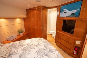 2001 Hatteras 60 Convertible thumbnail 29